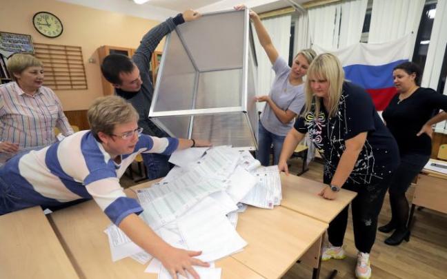 La UE señala irregularidades en las elecciones a la Duma estatal celebradas este fin de semana. La UE señala irregularidades en las elecciones a la Duma estatal celebradas este fin de semana.
