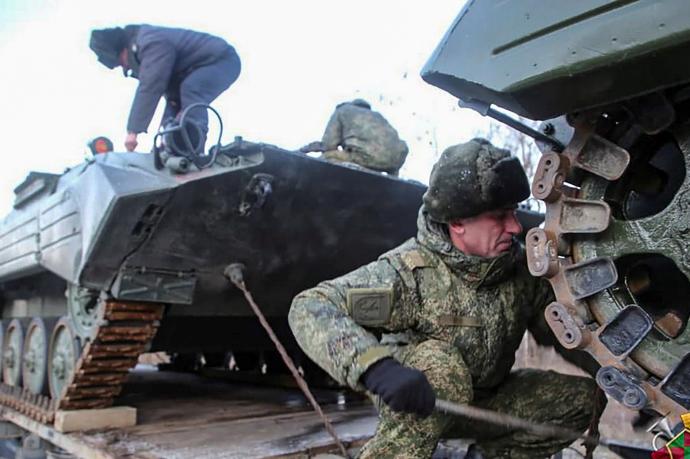 Militares rusos, durante unas maniobras esta semana junto al ejército de Bielorrusia.