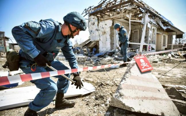 Zelenski insiste en que la colocación de minas "debería considerarse un crimen de guerra".