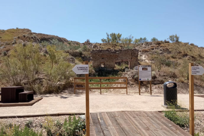 Espacio de información y recreo que han habilitado junto a la antigua yesería