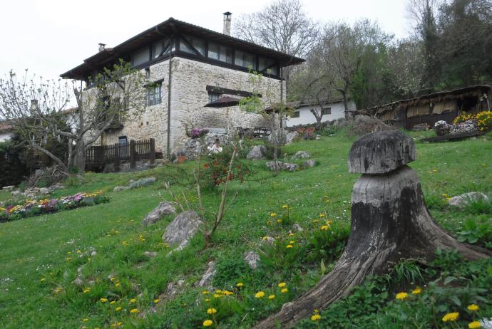 La visita por la localidad arratiarra de Dima se detendrá en el museo-baserri Antzasti.