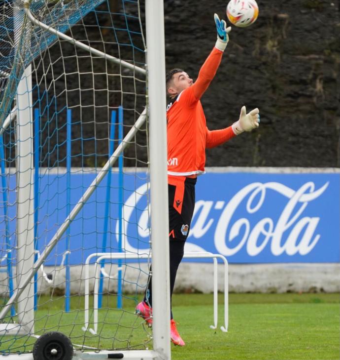 Mathew Ryan despeja un balón