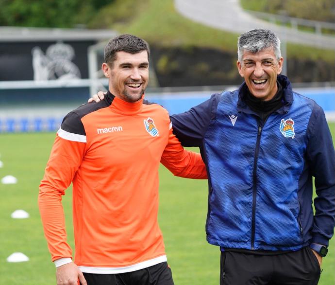 Mathew Ryan e Imanol Alguacil posan para los medios así de sonrientes