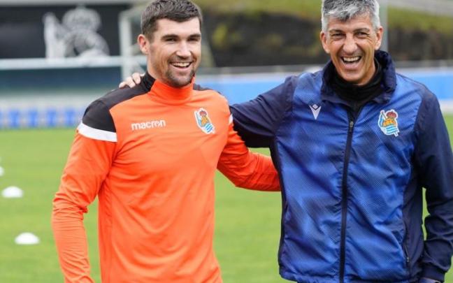 Mathew Ryan e Imanol Alguacil posan para los medios así de sonrientes