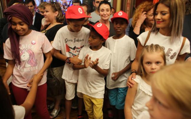 Recepción de menores saharauis en el Ayuntamiento de Bilbao en 2019.