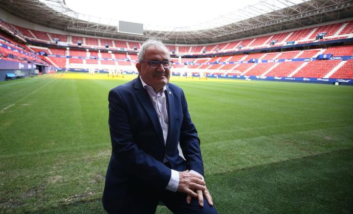 Luis Sabalza, en el estadio de El Sadar.