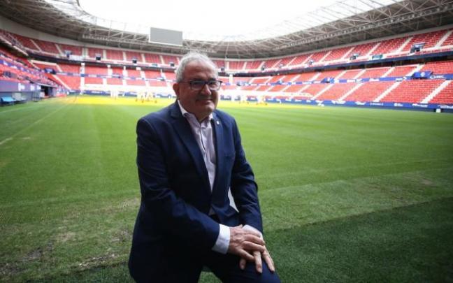 Luis Sabalza, en el estadio de El Sadar.