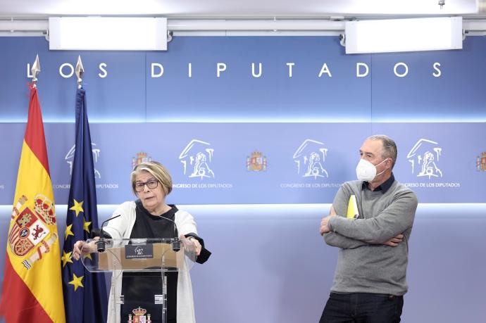 La diputada de Más País, Inés Sabanés, y el de Compromís, Joan Baldoví, durante el anuncio de su apoyo a la reforma laboral
