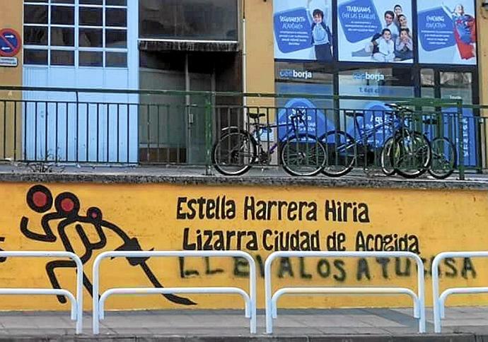 Sabotaje racista en un mural de Estella