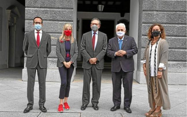 José María García de los Ríos, Patricia Arias, Matías Rodríguez Inciarte, José María Guibert y Rosa Santibáñez. Fotos: Oskar Martínez José María García de los Ríos, Patricia Arias, Matías Rodríguez Inciarte, José María Guibert y Rosa Santibáñez. Fotos: Oskar Martínez