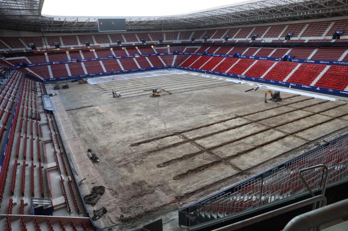 Así continúan las obras en el césped de El Sadar en este inicio del mes de julio.