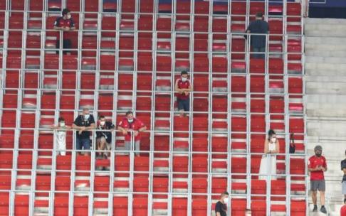La grada del estadio de El Sadar, en el primer partido de Liga, ante el Espanyol.