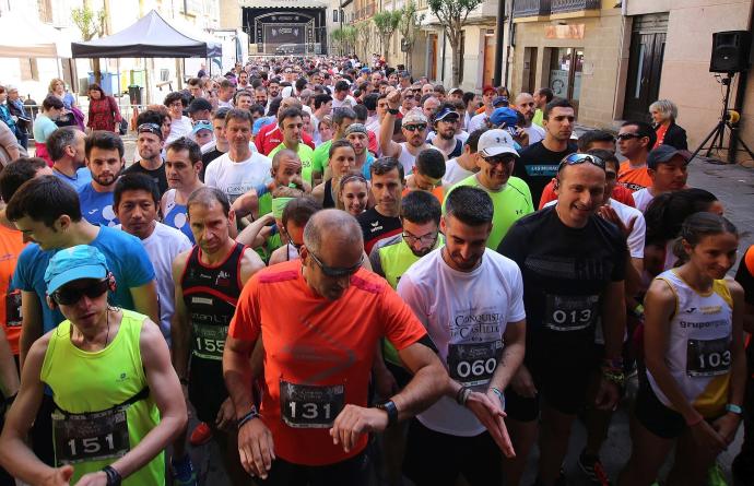 Participantes en la salida de la edición de 2018 de la carrera de La Conquista del Castillo.