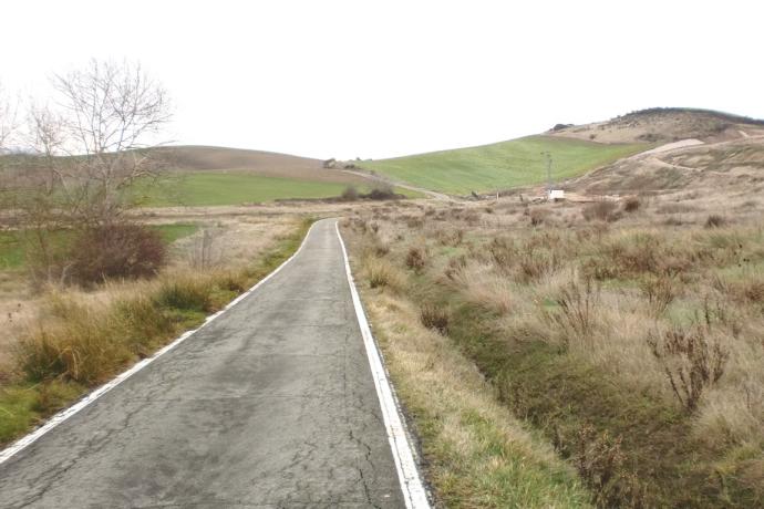 Estado actual de la carretera entre Esparza de Galar y Salinas de Pamplona.