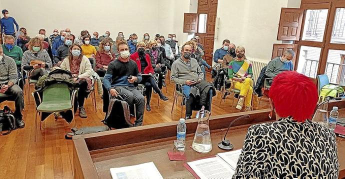 La consejera Santos Induráin se dirige a alcaldes de Tierra Estella y zona de Puente la Reina, en Fray Diego.