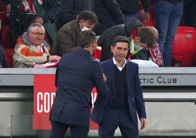 Marcelino García Toral y José Bordalás se saludan al comienzo del partido.