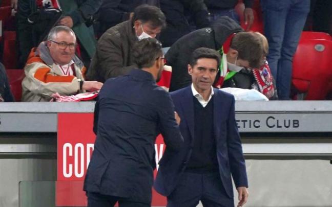 Marcelino García Toral y José Bordalás se saludan al comienzo del partido.