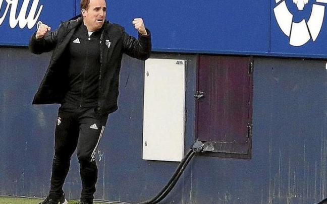 Efusiva celebración de Arrasate en El Sadar. Foto: Javier Bergasa