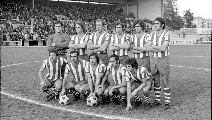 Un equipo de la temporada 1974-75. De pie (izda. a dcha.): Bidaurrazaga,Español, Montejo, Tella, Arana y Ciaurriz. Agachados (izda. a dcha.): Cruz, Aranbarri, Docal, Quintana y Frechilla.Foto: Archivo Municipal de Vitoria: Arqué