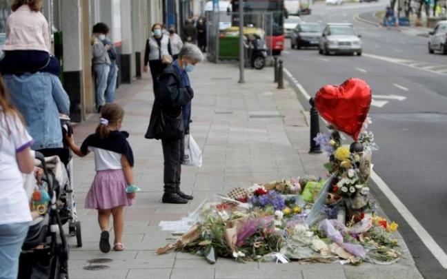 Flores en el lugar donde fue asesinado Samuel Luiz Flores en el lugar donde fue asesinado Samuel Luiz