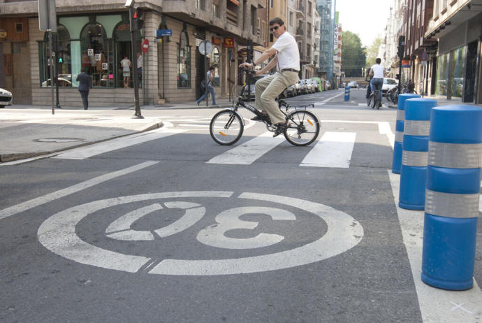 La calle San Antonio es una de las afectadas por el desarrollo de la carrera.