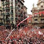 La Plaza del Ayuntamiento de Pamplona, tras el lanzamiento del Chupinazo. Patxi Cascante