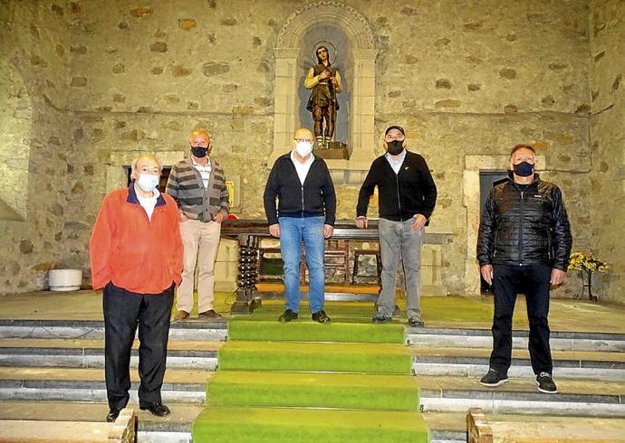 Miembros de la iniciativa en defensa de San Isidro, dentro de la ermita.