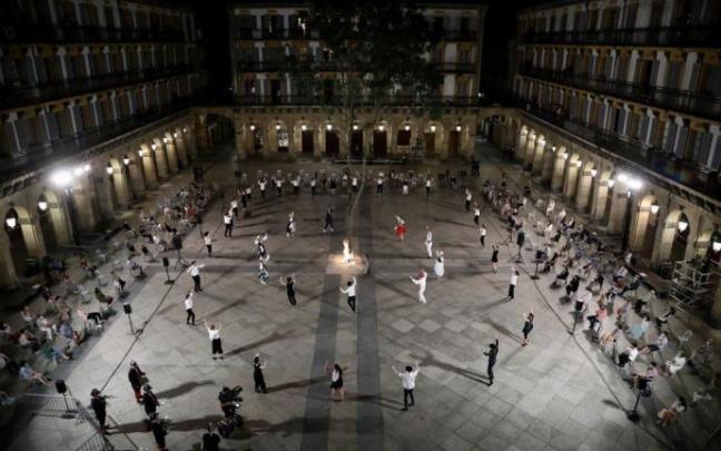 Espectáculo de San Juan en la plaza de la Constitución en 2020. Espectáculo de San Juan en la plaza de la Constitución en 2020.