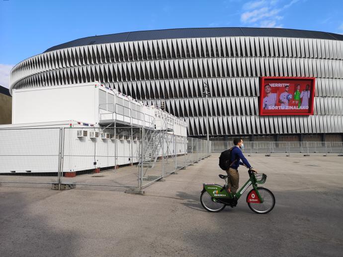 Estado de las obras de acondicionamiento, el pasado 21 de abril, para que San Mamés acogiera cuatro partidos de la Eurocopa.