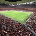 Vista panorámica de San Mamés en una noche de máxima expectación