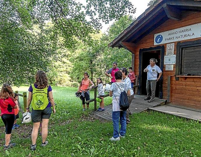 Txangozale talde bat Barrengoloian. Argazkia: Mendi Urruzuno