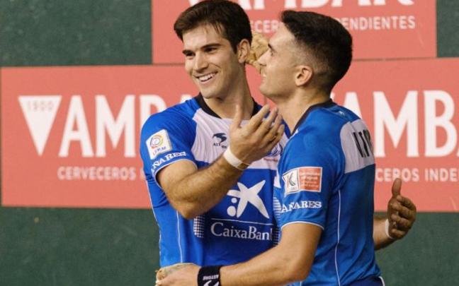Zabaleta se abraza con Víctor tras ganar la final de San Mateo. Zabaleta se abraza con Víctor tras ganar la final de San Mateo.
