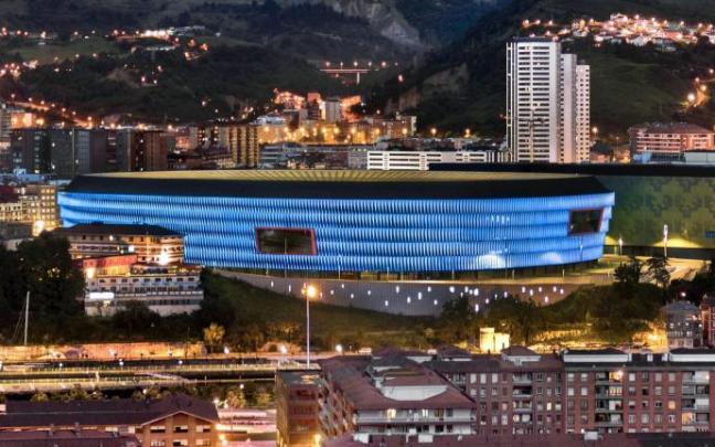 El estadio de San Mamés se ilumina de azul. El estadio de San Mamés se ilumina de azul.