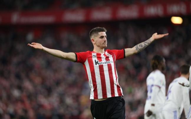 Oihan Sancet celebra un gol ante el Real Madrid.