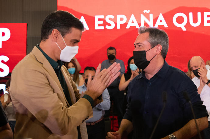 Pedro Sánchez, con Juan Espadas este sábado.