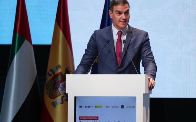 Sánchez interviene en un foro empresarial con motivo de su visita a Emiratos Árabes.