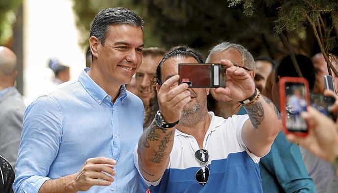 Pedro Sánchez, ayer en un acto del PSOE en el Palacio de los Córdova de Granada. Foto: E. P.