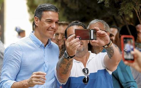 Pedro Sánchez, ayer en un acto del PSOE en el Palacio de los Córdova de Granada. Foto: E. P.