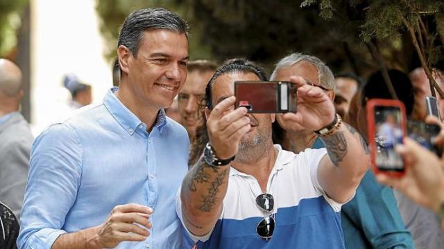 Pedro Sánchez, ayer en un acto del PSOE en el Palacio de los Córdova de Granada. Foto: E. P.