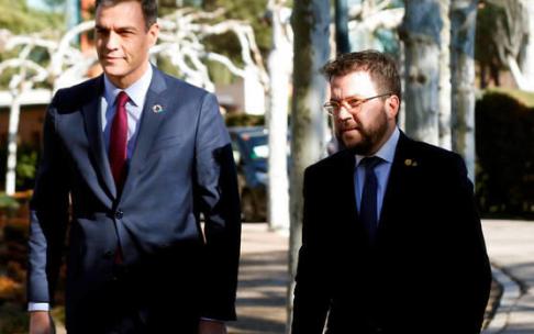 Pedro Sánchez y Pere Aragonès durante la primera reunión de la mesa de diálogo Pedro Sánchez y Pere Aragonès durante la primera reunión de la mesa de diálogo
