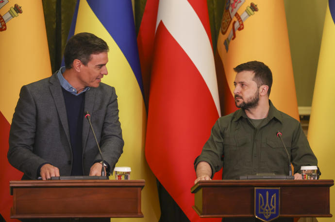 Sánchez y Zelenski comparecen tras su reunión.