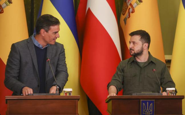 Sánchez y Zelenski comparecen tras su reunión. Sánchez y Zelenski comparecen tras su reunión.