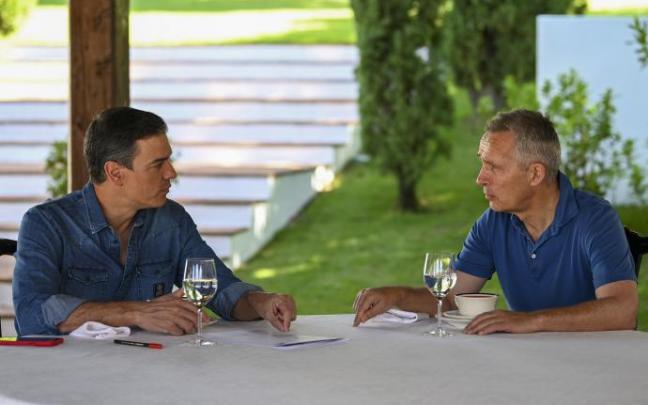 Pedro Sánchez, este domingo con el secretario general de la OTAN, Jens Stoltenberg.