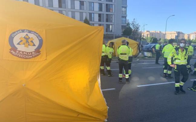 Equipos de emergencia en el lugar en el que se produjo el atropello mortal.