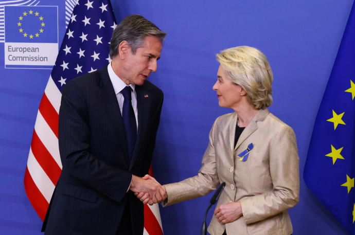 El Secretario de Estado, Antony Blinken, es recibido por la Presidenta de la Comisión Europea, Ursula von der Leyen.