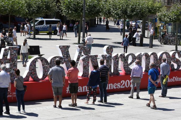 Escultura en la Plaza del Castillo de Pamplona que recordaba que los Sanfermines regresarían en 2021, pero también fueron suspendidos.