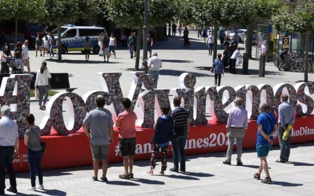 Escultura en la Plaza del Castillo de Pamplona que recordaba que los Sanfermines regresarían en 2021, pero también fueron suspendidos.