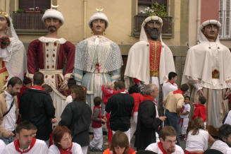 Desde este martes se podrán obtener las invitaciones gratuitas para el espectáculo 'Baile de gigantes'