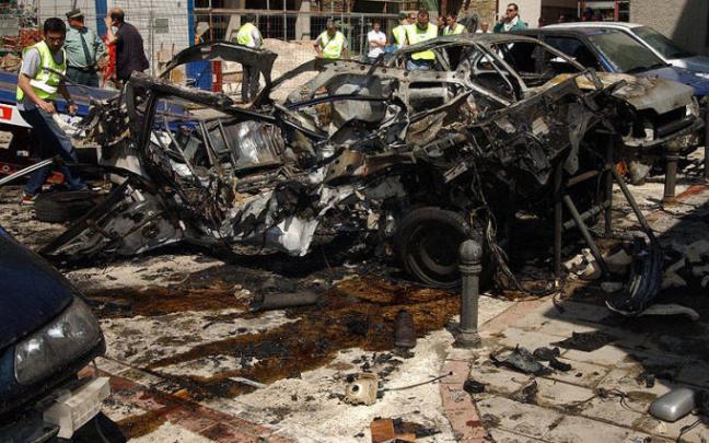 Imagen del atentado de ETA en 2003 en Sangüesa.