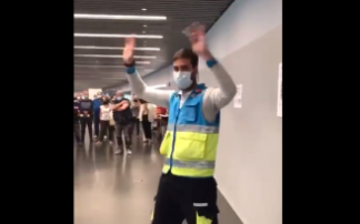 El aplaudido discurso de un sanitario a los vacunados que se ha hecho viral El aplaudido discurso de un sanitario a los vacunados que se ha hecho viral
